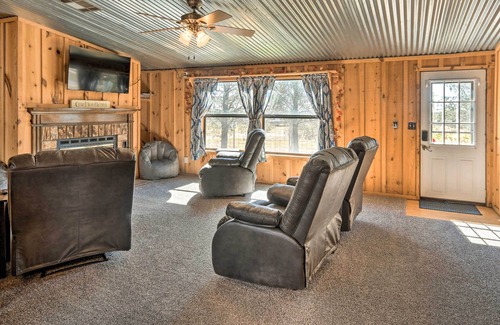Ranchvale House | Cozy Clovis Getaway w/ Patio: 6 Mi to Town!