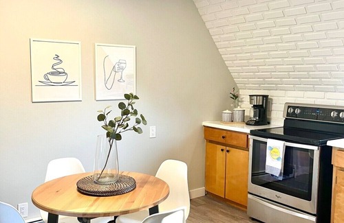 Port Dover Apartment | Cozy Coastal Apartment