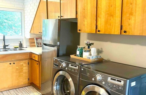 Port Dover Apartment | Cozy Coastal Apartment
