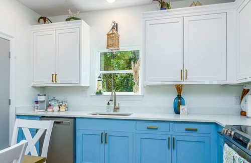 Henderson Point House | Cozy Coastal Cottage w/ dock, boat launch and a pool!!