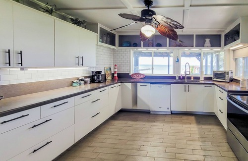 Port Alto House | Cozy Coastal Retreat in Port Alto - Waterfront Views and Bayfront Fun!