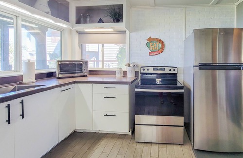 Port Alto House | Cozy Coastal Retreat in Port Alto - Waterfront Views and Bayfront Fun!