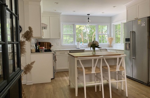 Darien House | Cozy Coastal Retreat w/Detached Office Near NYC