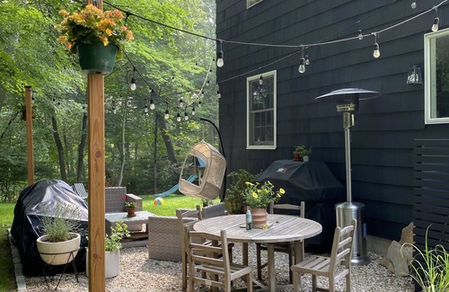 Darien House | Cozy Coastal Retreat w/Detached Office Near NYC