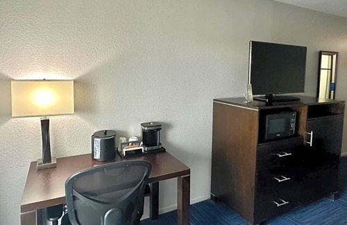 Old Towne House | Cozy Coastal Stay | 2 Queens | Near Seal Beach Marina