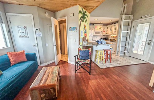 Holiday Beach Condo | Cozy Coastal Condo w/a Shared Pool, Free WiFi, Private Washer/Dryer, & A/C