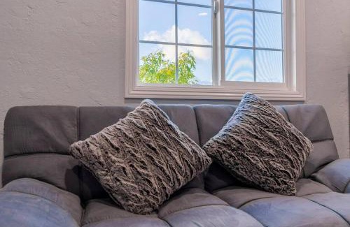 Monterey Park House | Cozy Comfort LA House with Stunning Scenic Views