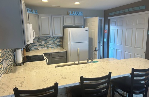 Camdenton Condo | Cozy, comfortable 2-bedroom condo with panoramic views and perfect location.