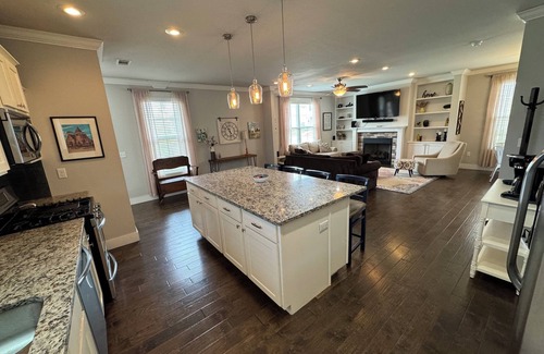 Bentonville - Fayetteville House | Cozy & Comfortable 3 Bedroom House Fantastic Location in NWA