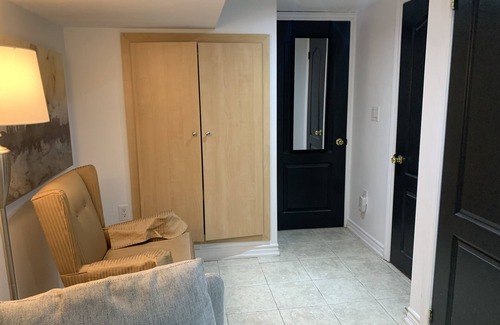 Earlscourt Apartment | cozy comfortable basement apartment