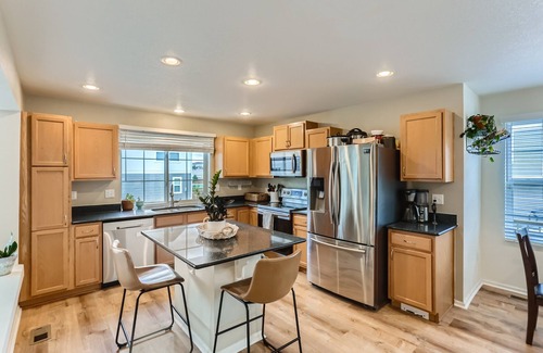 The Meadows House | Cozy Comfy 3 Bedroom Stay! Family sized home