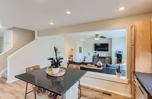 The Meadows House | Cozy Comfy 3 Bedroom Stay! Family sized home