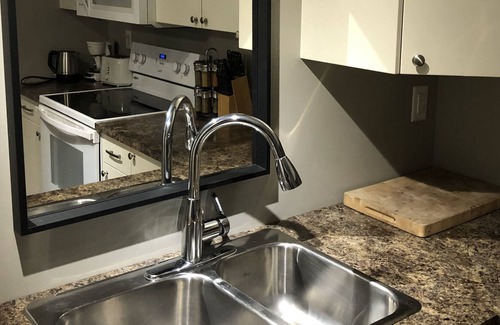 Prince George House | Cozy & Comfy~Fast WI-FI~Self Check-In~Free Parking