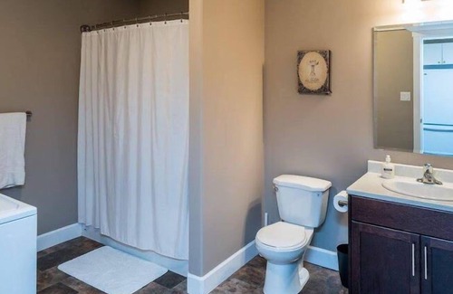 Prince George House | Cozy & Comfy~Fast WI-FI~Self Check-In~Free Parking