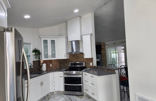 Seffner Community Alliance House | COZY, COMFY POOL HOME 3/2