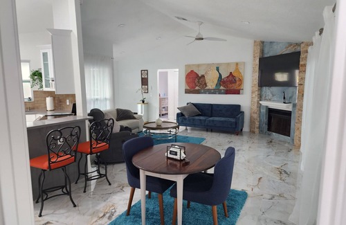 Seffner Community Alliance House | COZY, COMFY POOL HOME 3/2