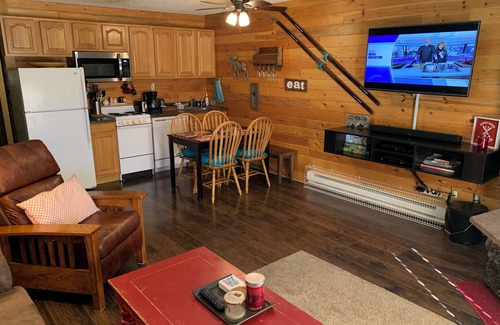 Granby Condo | Cozy Condo, 2 beds, 2 baths, kitchen, near Rocky Mtn Natl Park, golf and more!