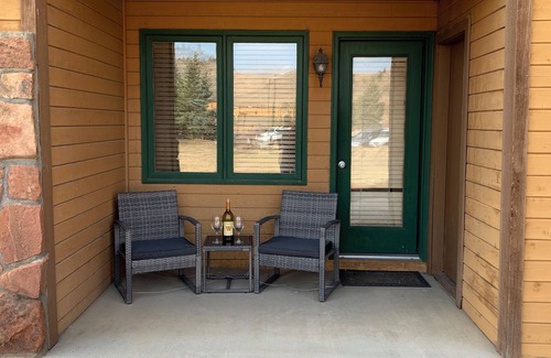 Granby Condo | Cozy Condo, 2 beds, 2 baths, kitchen, near Rocky Mtn Natl Park, golf and more!