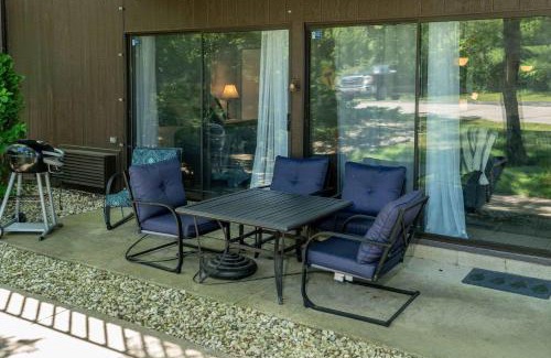 Lake Geneva House | Cozy Condo at Interlaken Stay & Play on Lake Como