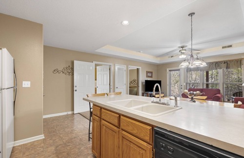 Branson West Condo | Cozy Condo at StoneBridge Village - just minutes from Silver Dollar City!