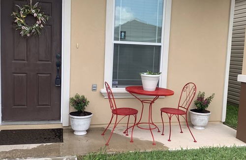 Edinburg House | Cozy Condo close to UTRGV, hospitals, shopping & more!