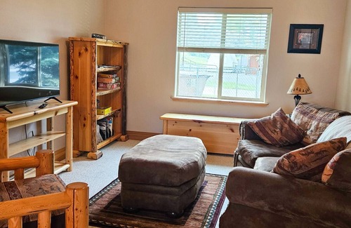 Pinedale Condo | Cozy Condo in a Great Location!