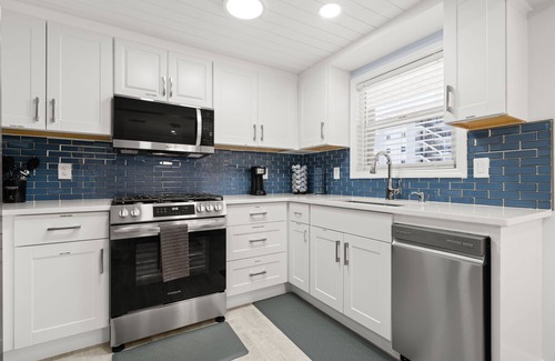 Siesta Key Condo | Cozy condo in charming Sarasota Siesta key with boat dock