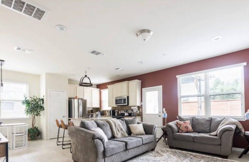 Round Rock Condo | Cozy condo in Round Rock! Charm of Austin in a quiet setting. Pet friendly!