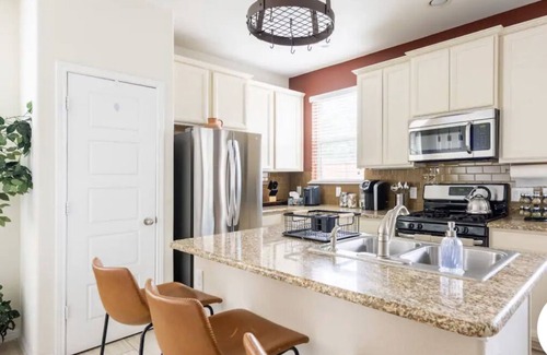Round Rock Condo | Cozy condo in Round Rock! Charm of Austin in a quiet setting. Pet friendly!