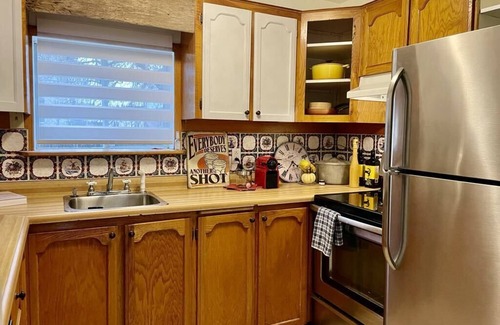 Longueuil Condo | Cozy condo near downtown Montreal. Close to all amenities!