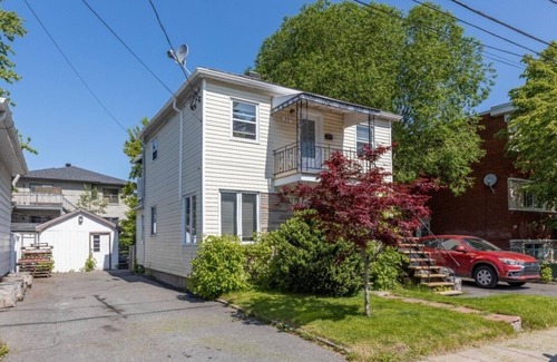 Longueuil Condo | Cozy condo near downtown Montreal. Close to all amenities!