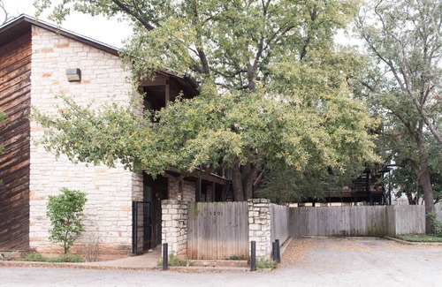 Hyde Park Condo | Cozy Condo near UT/Downtown