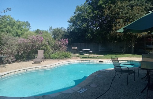 New Braunfels Condo | Cozy condo on quiet stretch of river near all the fun in New Braunfels, Texas