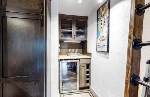 Big Sky Meadow Village Apartment | Cozy Condo Scenic Balcony Adjacent Golf Course