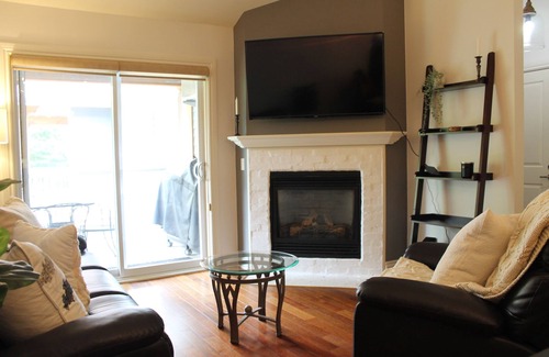 Bromont Condo | Cozy condo ski in/out in the wood