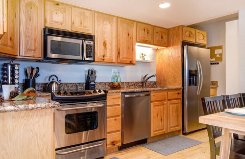 Park City Condo | Cozy Condo with Community Amenities, Hot Tub & Year-Round Recreation! Park City Red Pine D8!