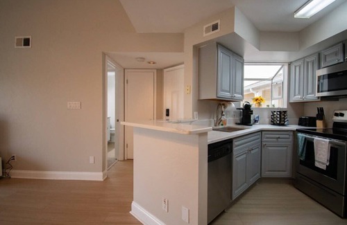 Ocean Side Village Condo | Cozy Condo with Ensuite Baths