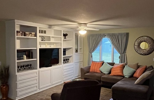 Ottawa Condo | Cozy condo with jetted tub /master suite for business or leisure