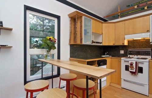 Whistler Creekside Ski Chalet | Cozy Condo with Loft |Treetop Retreat near Creekside Chairlift | Stunning Views
