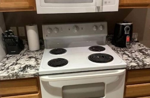 Camelback East Condo | Cozy Condo with Pool in Gated Community by PHX Airport, Tempe, and Old Town ❤️📍