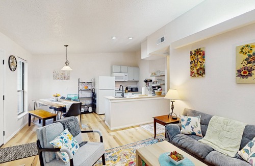 Kimberling City Condo | Cozy condo with electric fireplace, deck, shared pool, pickleball & boat launch