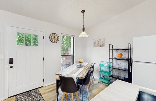Kimberling City Condo | Cozy condo with electric fireplace, deck, shared pool, pickleball & boat launch