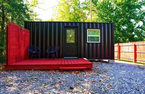 Chillicothe Cabin | Cozy Container House, King Bed, Pets, Wifi, 1 Night Stays, Griddle, Firepit