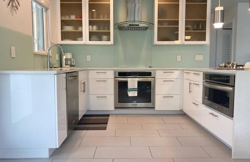 Englewood House | Cozy Contemporary Getaway - walk to the beach