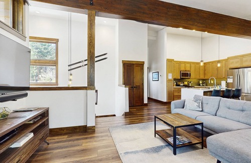 Truckee House | Cozy & contemporary townhome w/two decks - close to town & outdoor fun