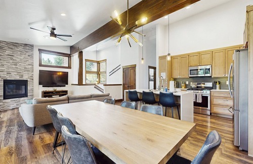 Truckee House | Cozy & contemporary townhome w/two decks - close to town & outdoor fun