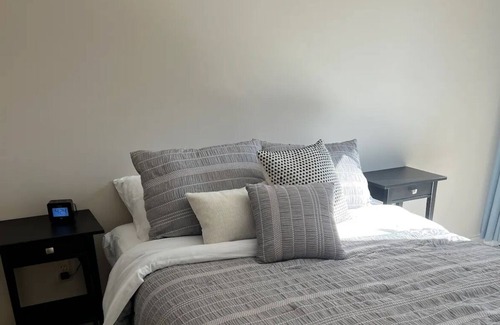 South Britain Apartment | Cozy & Convenient 1 Bedroom Stay in Newtown, CT