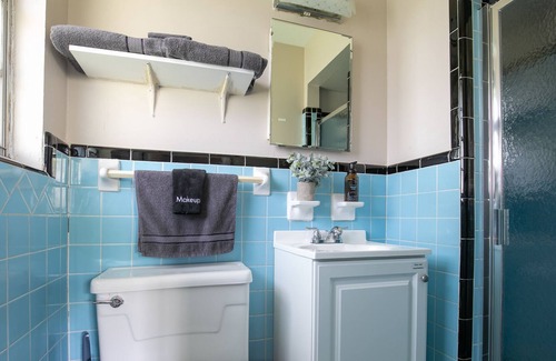 Glen Iris House | Cozy Convenient House near Downtown