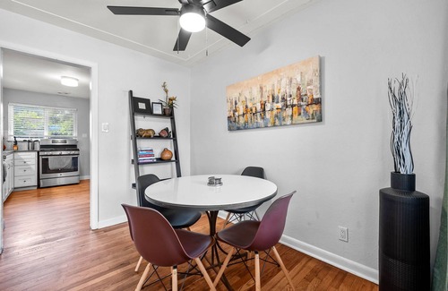 Lakewood House | Cozy Convenient Pet-Friendly Colorado Living