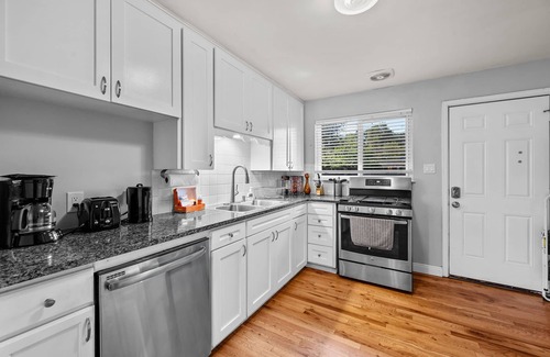 Lakewood House | Cozy Convenient Pet-Friendly Colorado Living